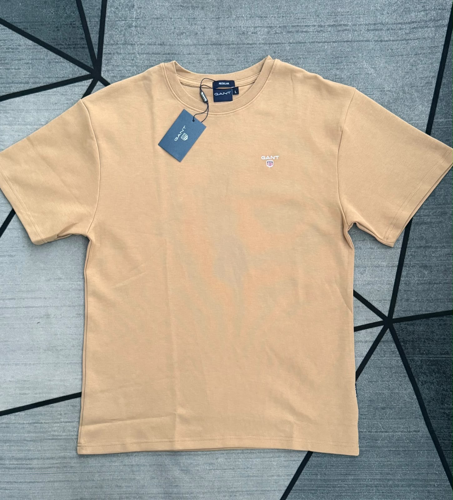 GANT Shield Tee — Tan