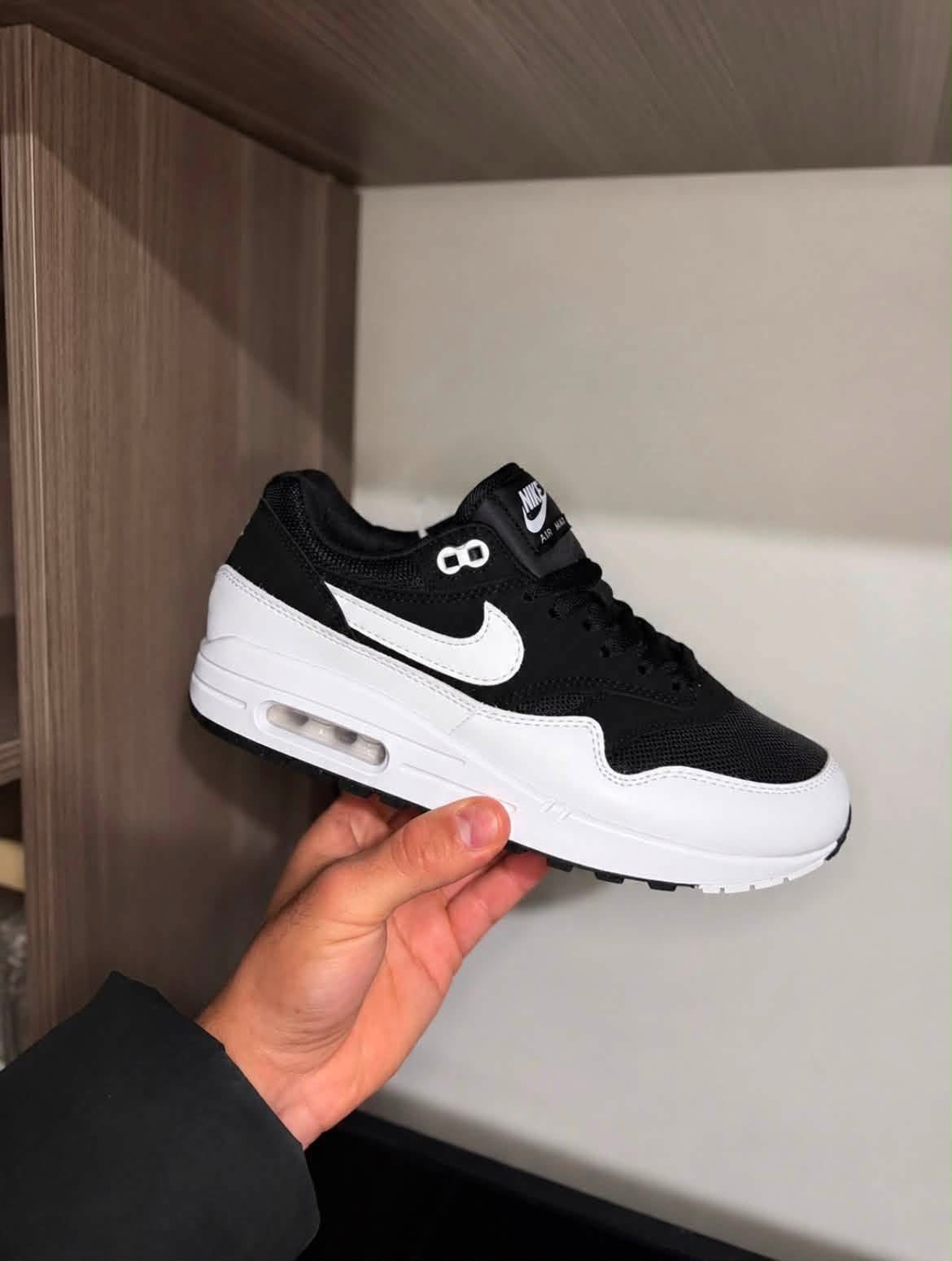Nike Air Max 1 Black White