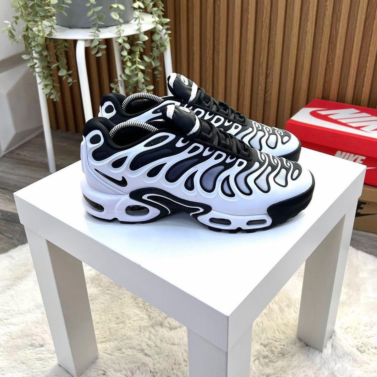 Nike Air Max Plus Drift Black White