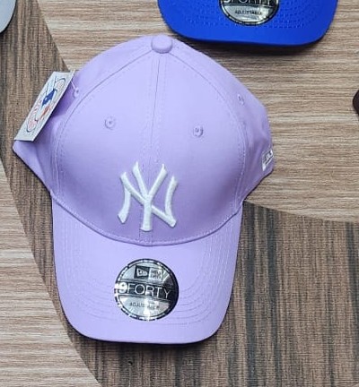 New Era NY Yankees 9FORTY Cap — Lilac/White